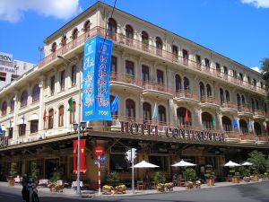 Tet 2006 bij het beroemde hotel Continental in Saigon: Graham Greene schreef hier 'The Quiet American' in de Vietnamoorlog.